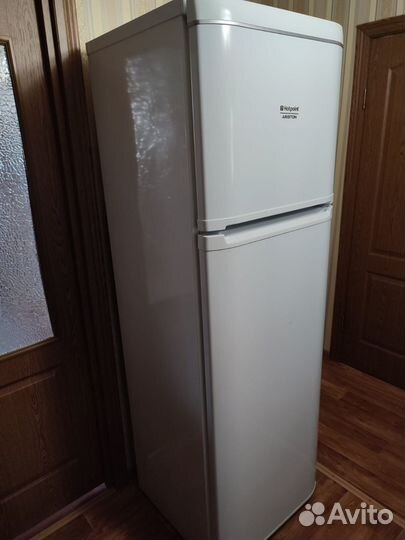 Холодильник Ariston rmta1185