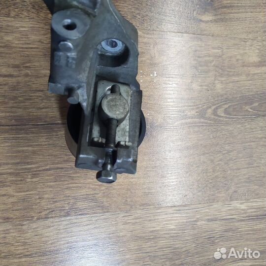 Кронштейн натяжного ролика Nissan Note хэтчбек