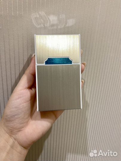 Чехол для сигарет с встроенной зажигалкой