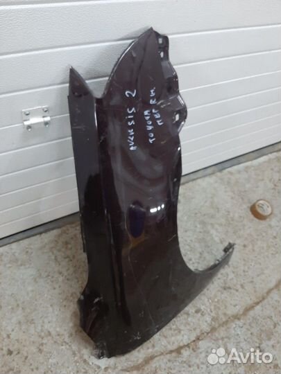 Toyota avensis 2 крыло правое