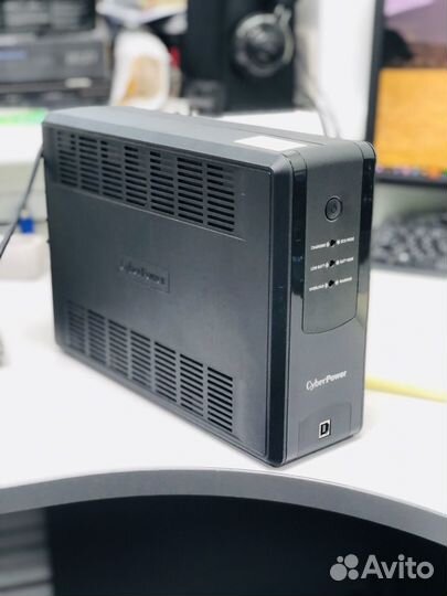 Источник бесперебойного питания CyberPower