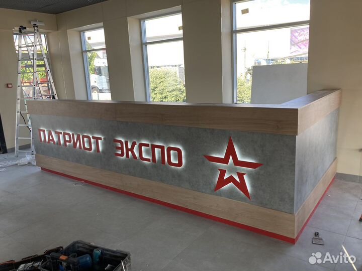 Ресепшн стол администратора(охранника)