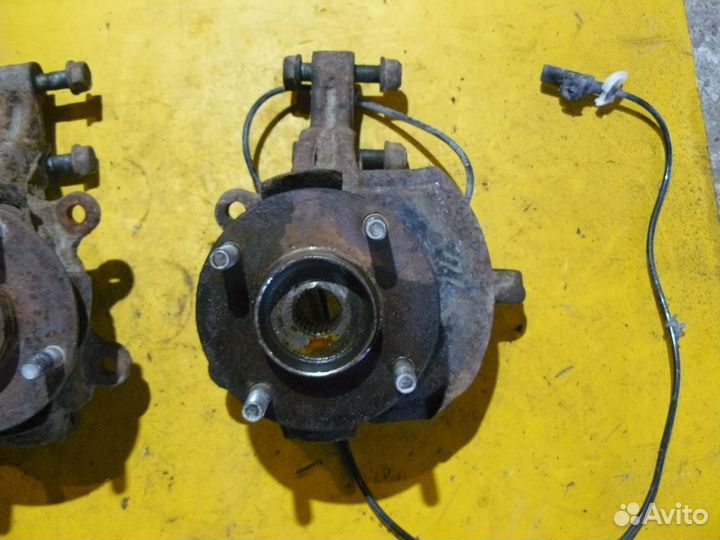 Кулак передний для Nissan Tiida C11 2010г