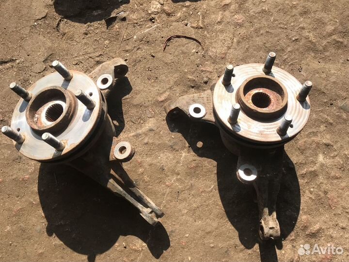 Поворотный кулак правый,левый кия сид 2007года