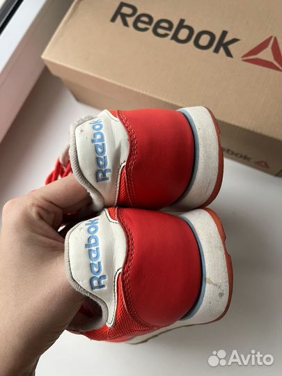 Яркие кроссовки Reebok 40р