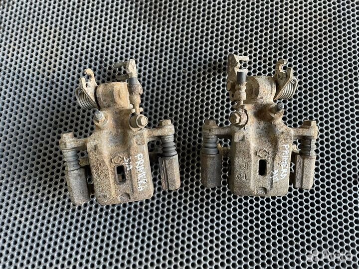 Суппорт задний Nissan Primera P11