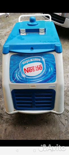 Морозильный ларь на резиновых колёсах/тележка
