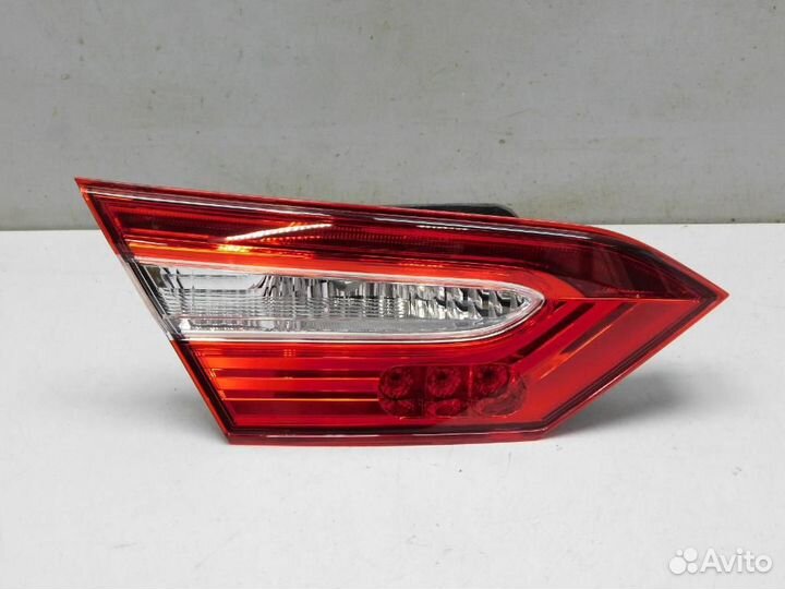 Фонарь задний внутренний левый Toyota Camry