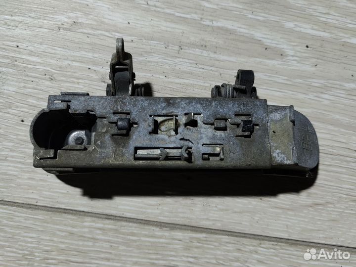 Ручка задняя левая Audi A8D2