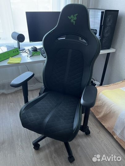 Игровое кресло Razer Enki