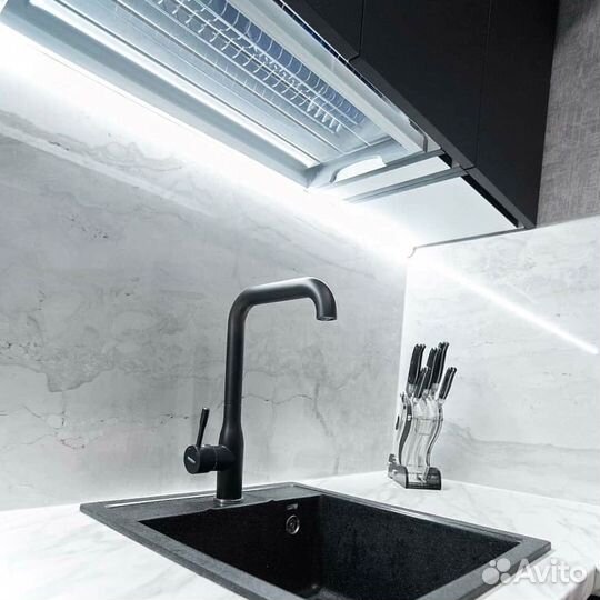 Кухня до потолка