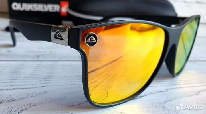 Солнцезащитные очки Quiksilver новые с чехлом
