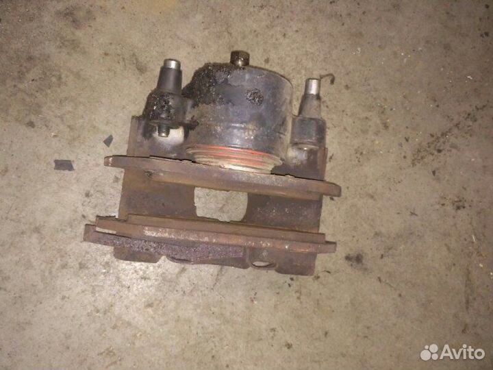 Суппорт передний правый Mercedes-Benz M-Class W163