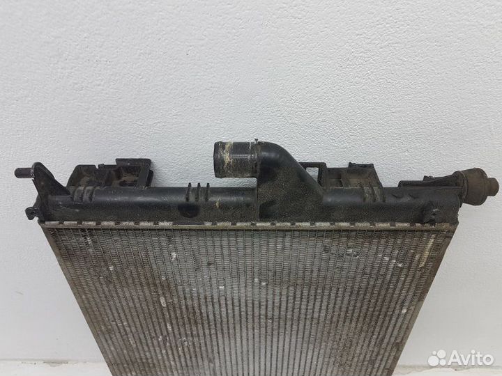 Радиатор охлаждения Renault Logan