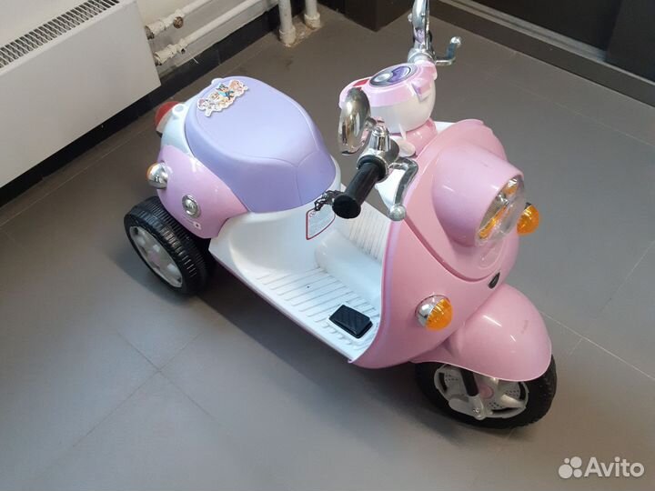 Беговел для малышей трехколесный