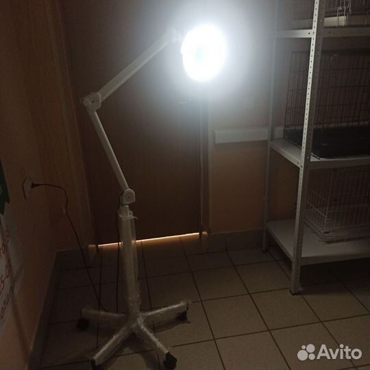 Косметологическая лампа-лупа