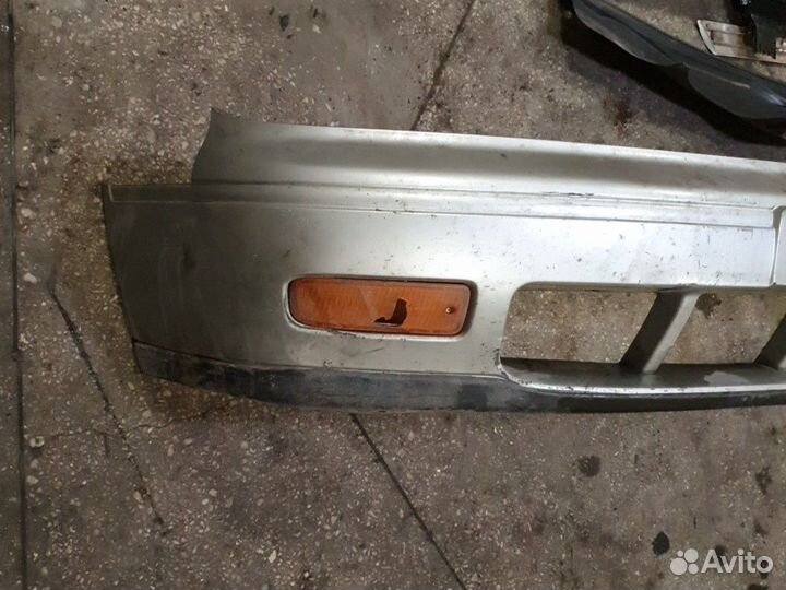 Бампер передний Ниссан Блюберд 1994 г