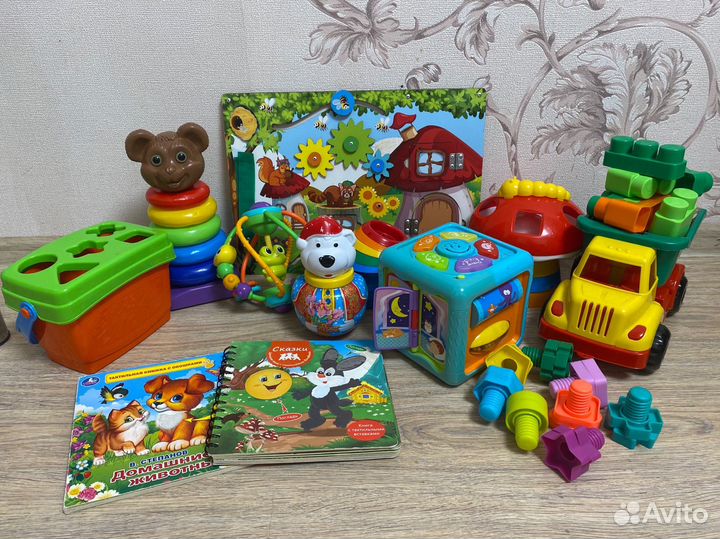 Развивающие игрушки для малышей пакетом