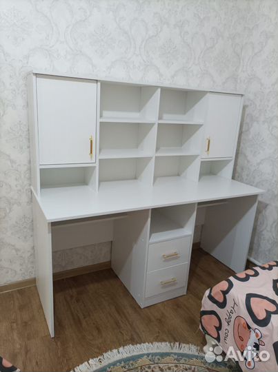 Письменный стол для школьника