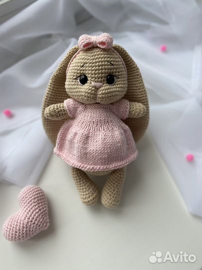 Вязаные игрушки зайчик