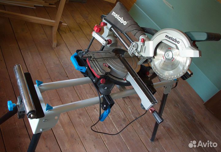 Торцовочная пила Metabo KGS 216 M со стойкой