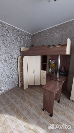 Детская кровать чердак со столом и шкафом