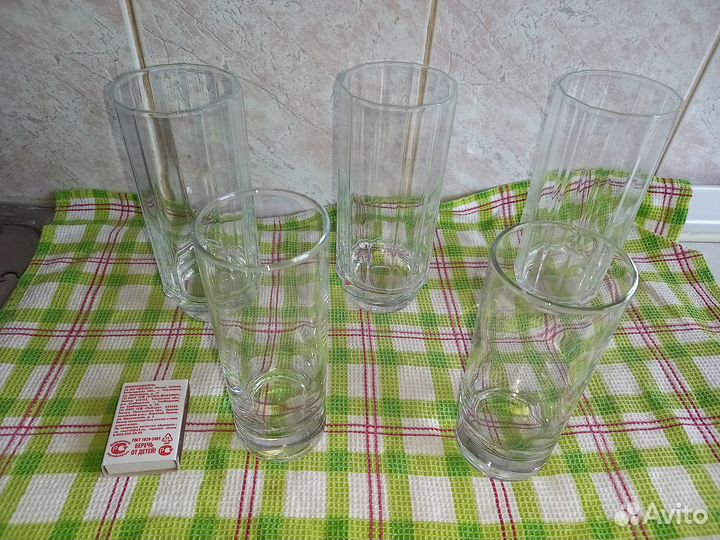 Стеклянные бокалы