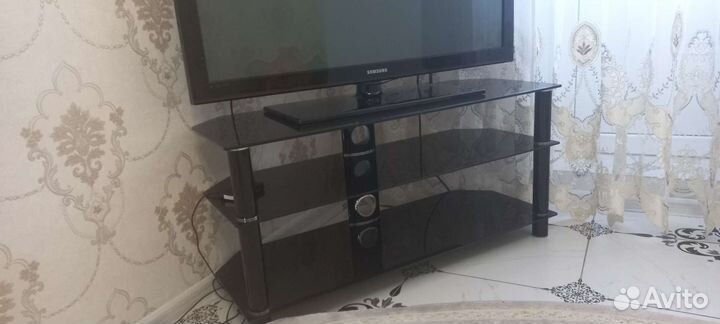 Тумбочка под телевизор стеклянная