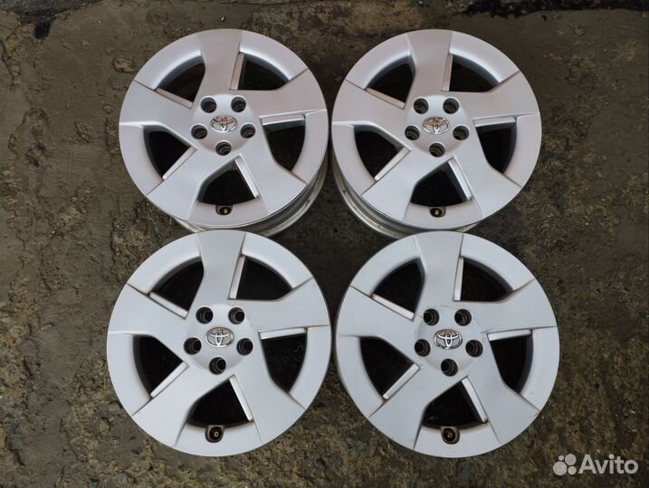 Оригинальные литые диски Toyota Prius R15