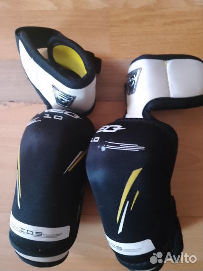 Продам хоккейную защиту детскую, коньки