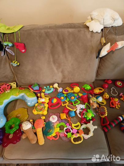 Погремушки,грызунки, развивающие игрушки от 0+