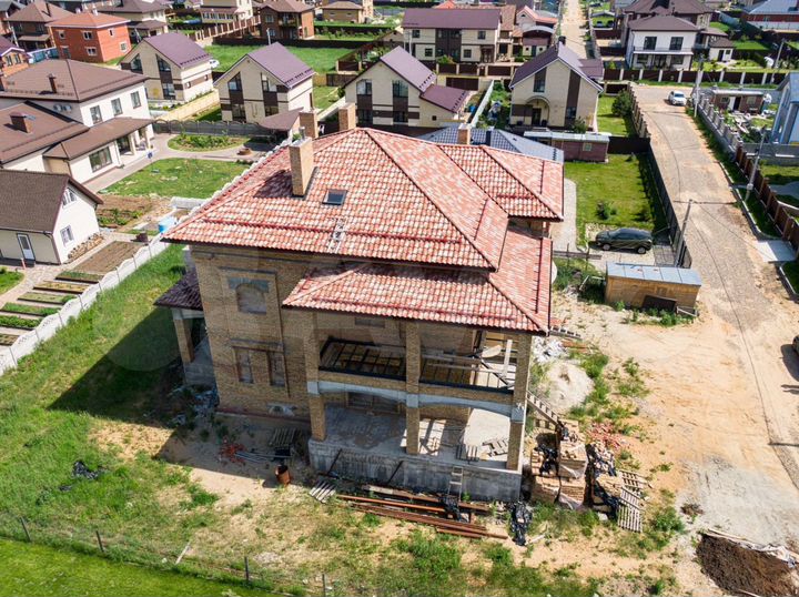 Дом 600 м² на участке 12 сот.