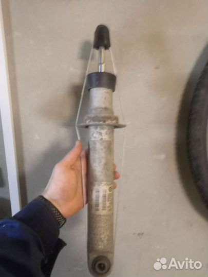 Стойка E60 бмв