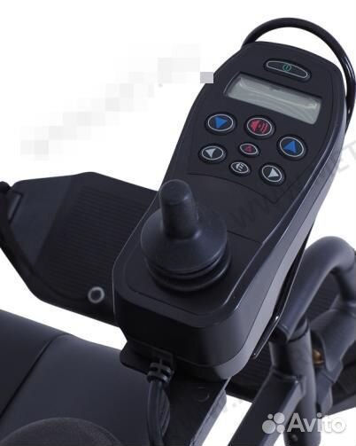 Кресло коляска с сиденьем автомобильного типа