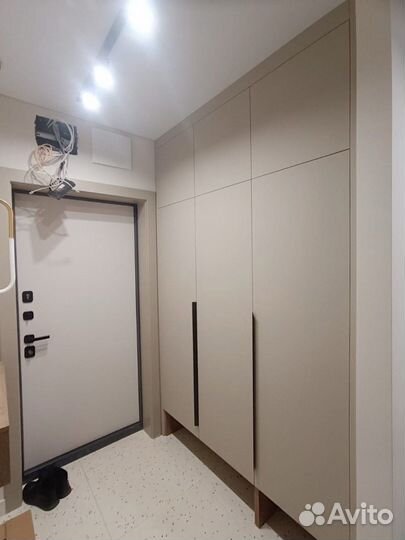 Шкаф распашной встроенный на заказ