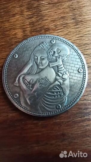 Монеты - скелеты и черепа