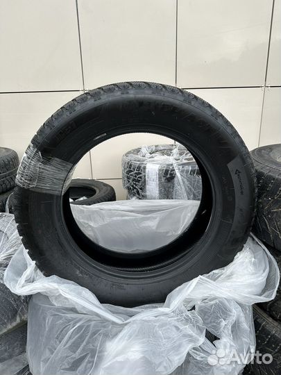 Nankang Ice Activa 2 215/60 R17