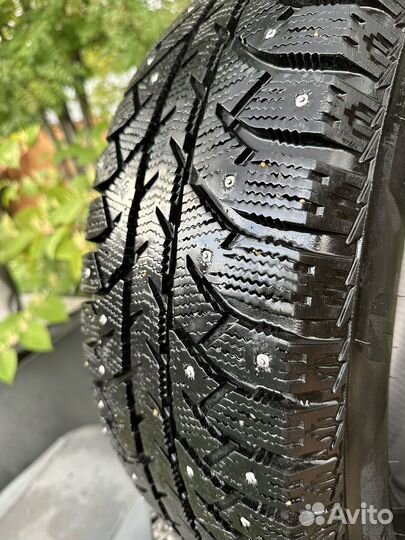 Bridgestone Ice Cruiser 7000S 215/65 R16 98T
