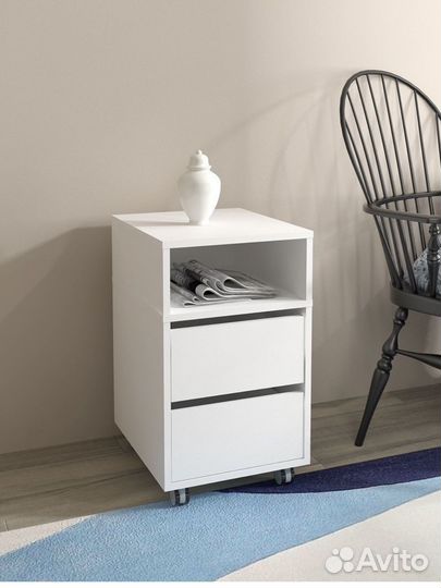 Тумба на колесах