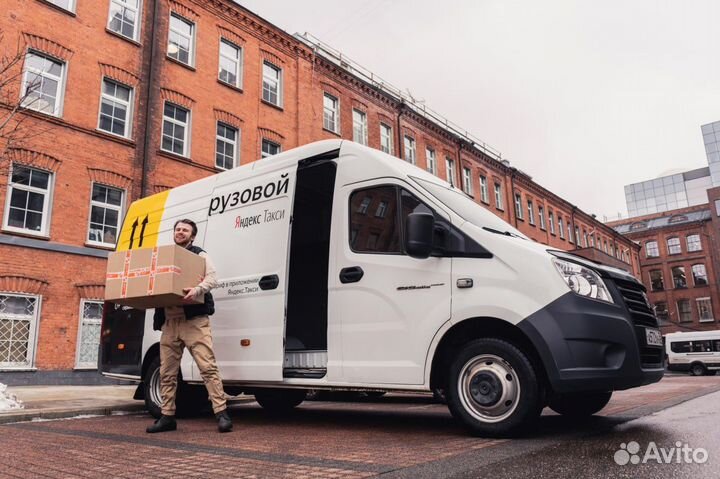 Водитель на личном грузовом авто