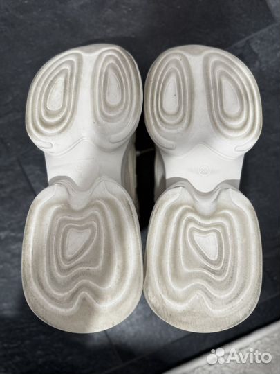 Кроссовки женские (23,5см)