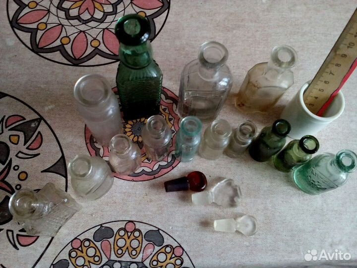 Старинные пузырьки и бутылки