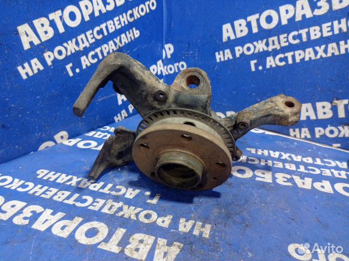 Передний правый поворотный кулак Skoda Octavia A4