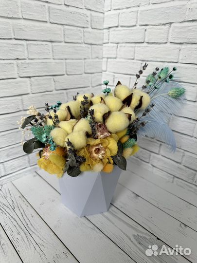 Композиция из сухоцветов