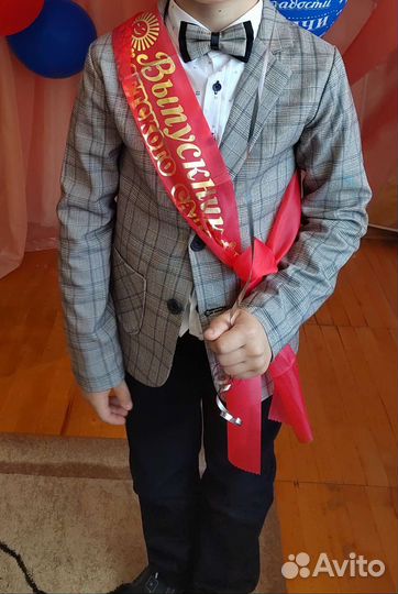 Костюм (пиджак+рубашка+галстук+брюки)