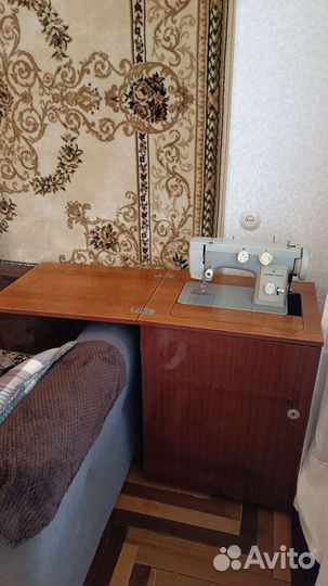 Швейная машинка чайка 142м