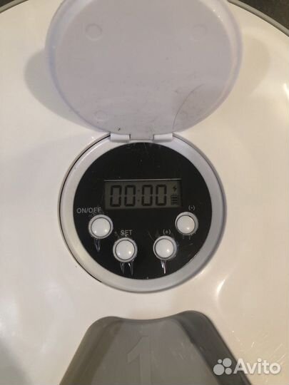 Автоматическая кормушка для питомцев