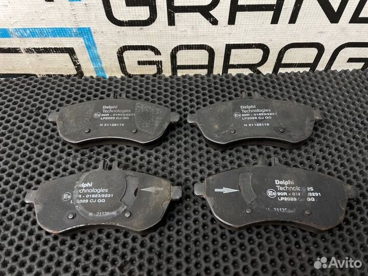 Колодки тормозные передние Mercedes-Benz C-Class