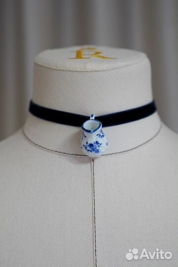 Чокер с кувшином в стиле 