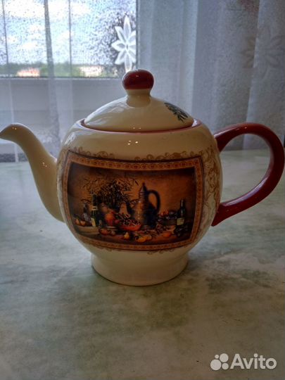 Керамическая посуда для дачи. Две стеклянных вазы